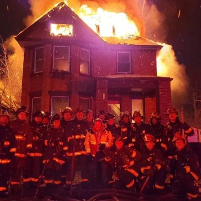 burning building selfie - selfiestick.bg